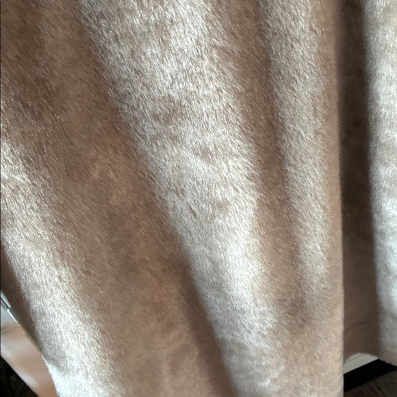 Vintage Faux Fur Coat with Dark Collar euc Warm - Picture 9 of 12